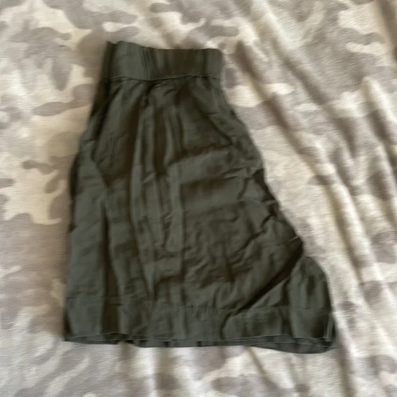 H&M S women’s high rise pull on olive green casual shorts w/pockets - Picture 6 of 6